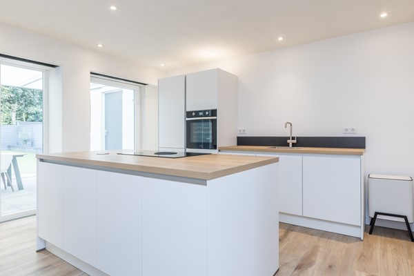 Foto - Te koop: Instapklaar gemoderniseerde geschakelde 2 onder 1 kap woning met voldoende woonoppervlakte, garage, berging en tuin in Simpelveld (Huls)